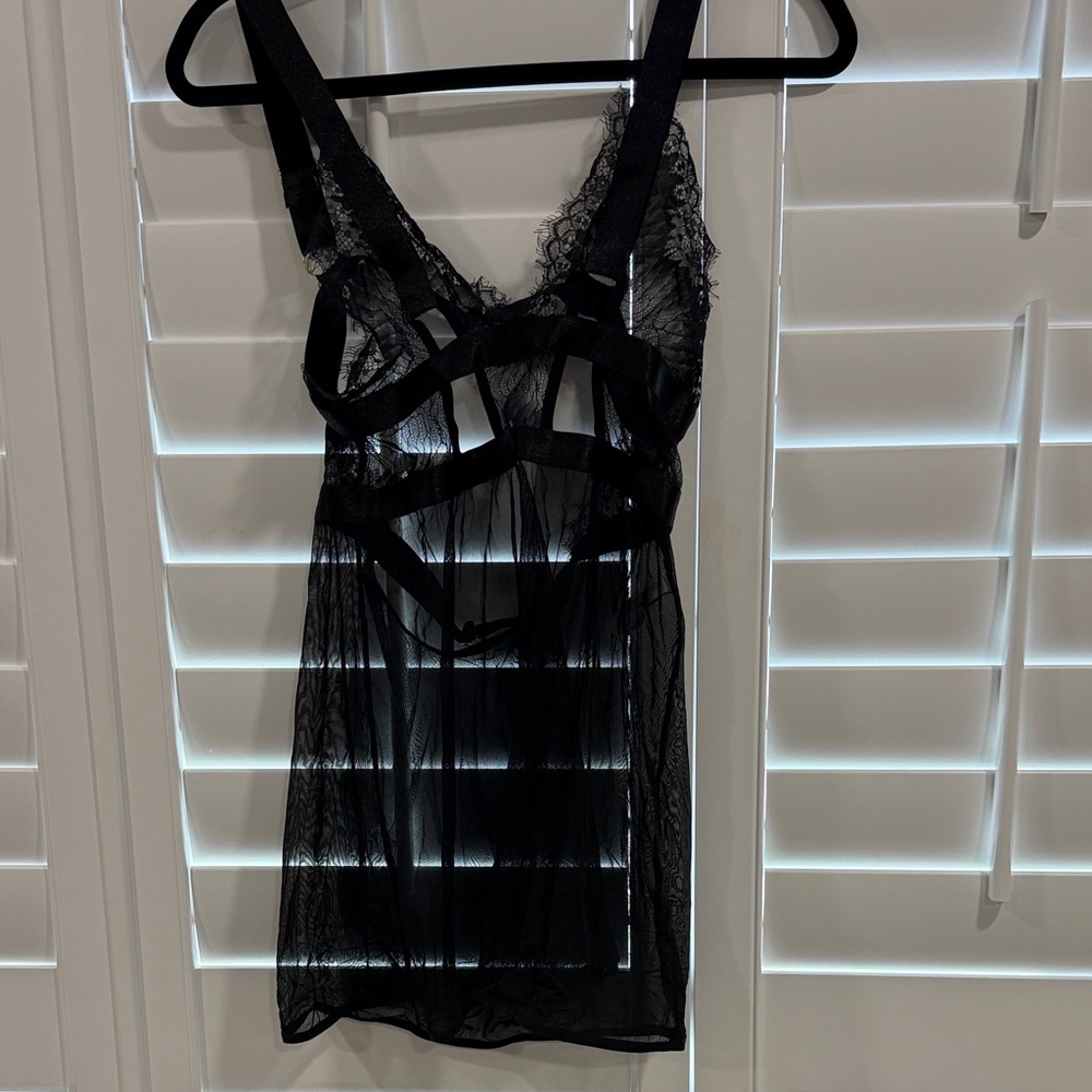 Chic Black Lace Chemise
